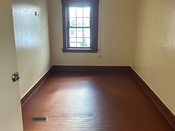3rd image of 2025 Broadway St Floor 2