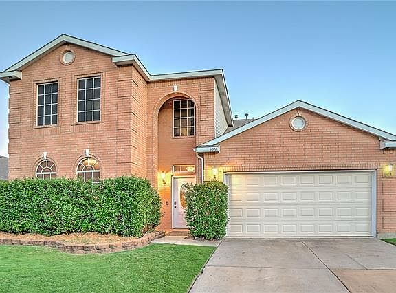 3rd image of 2208 Sumac Dr
