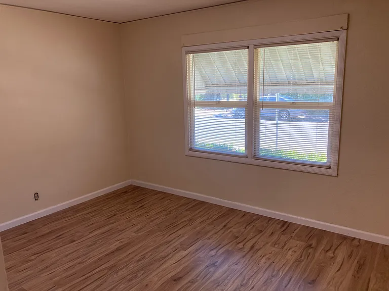 1201 Duke Dr #3 — Photo 4