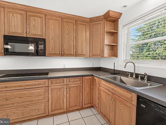 4th image of 9209 Oak Tree Cir