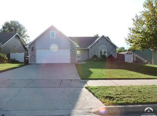 629 N Nottingham Rd, Lawrence, KS 66049