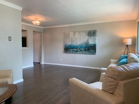 3rd image of 3904 Nottingham Estates Dr