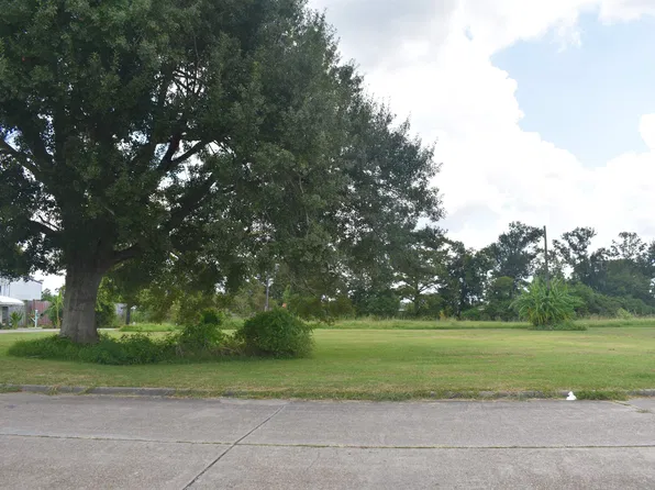 900 Peach St, Houma, LA 70363