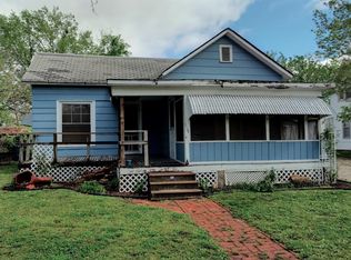 115 E 5th Ave, Caney, KS 67333