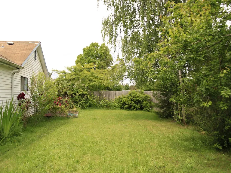 2445 SW Pickford St — Photo 3