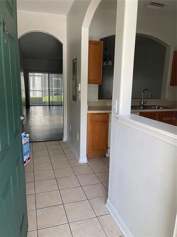 2 bed, 2.5 bath, 1606 sqft, $1,700 — Photo 2