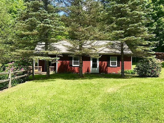 2nd image of 31 Tall Pine Ln