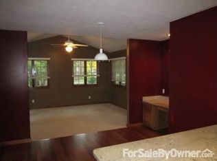 2 Maplehurst Dr, Rochester, IL 62563