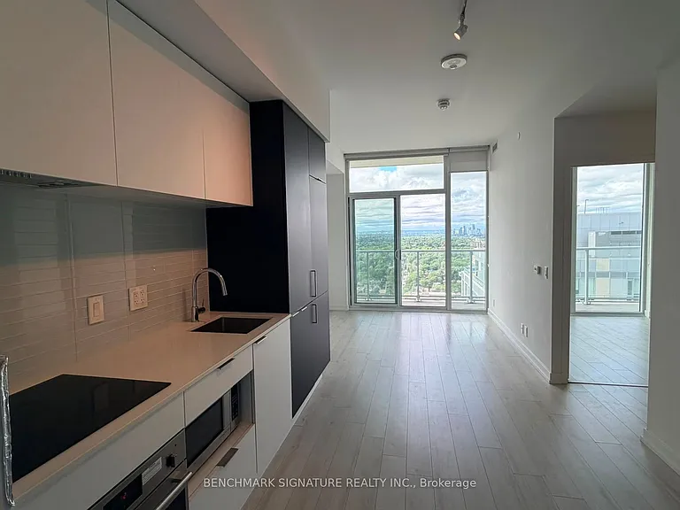 33 Helendale Ave #2613 — Photo 4