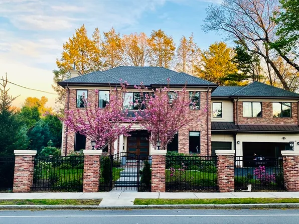1580 Beacon St, Newton, MA 02468