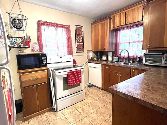 3rd image of 4004 Ferguson Dr