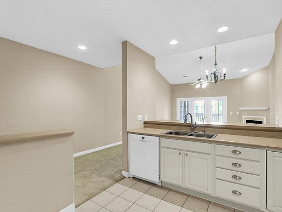 5th image of 3848 Thornhill Cir Unit 3848