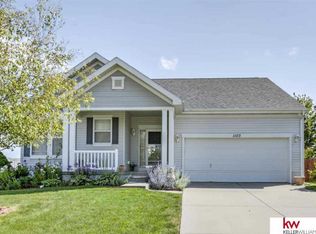 1103 Stony Point Dr, Papillion, NE 68046
