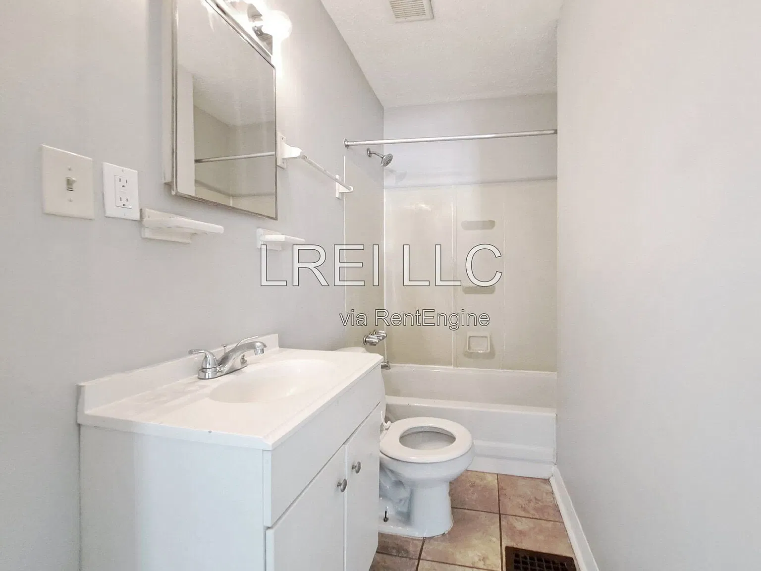 2 bed, 1.0 bath, 1095 sqft, $775 — Photo 3