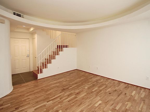 5th image of 4331 Mammoth Ave #235