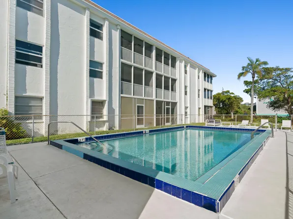 236 Castlewood Drive #301, North Palm Beach, FL 33408