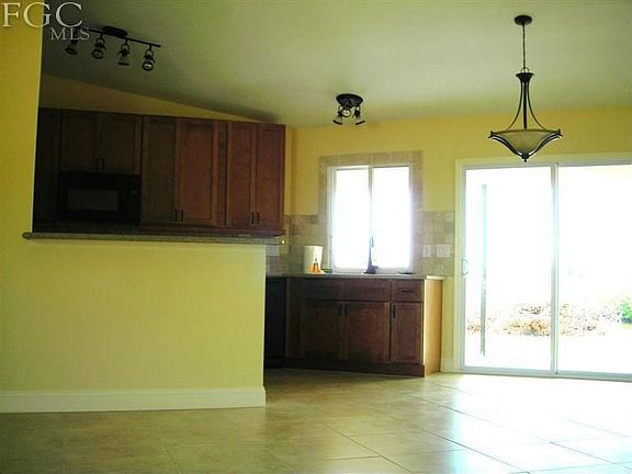 3rd image of 1250 NW 37th Pl