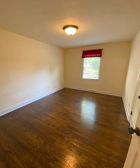 106 Hawkins Dr — Photo 14