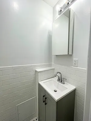 Rented by City Connections Realty | media 18