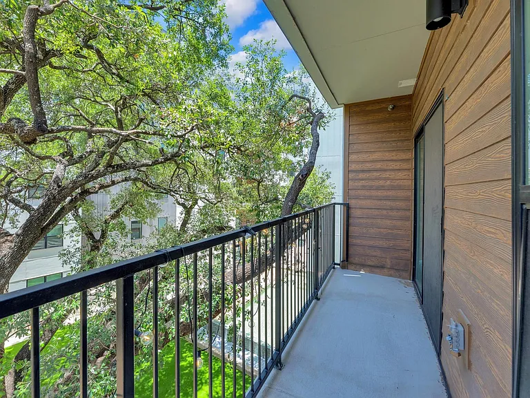2500 Longview St #323 — Photo 30