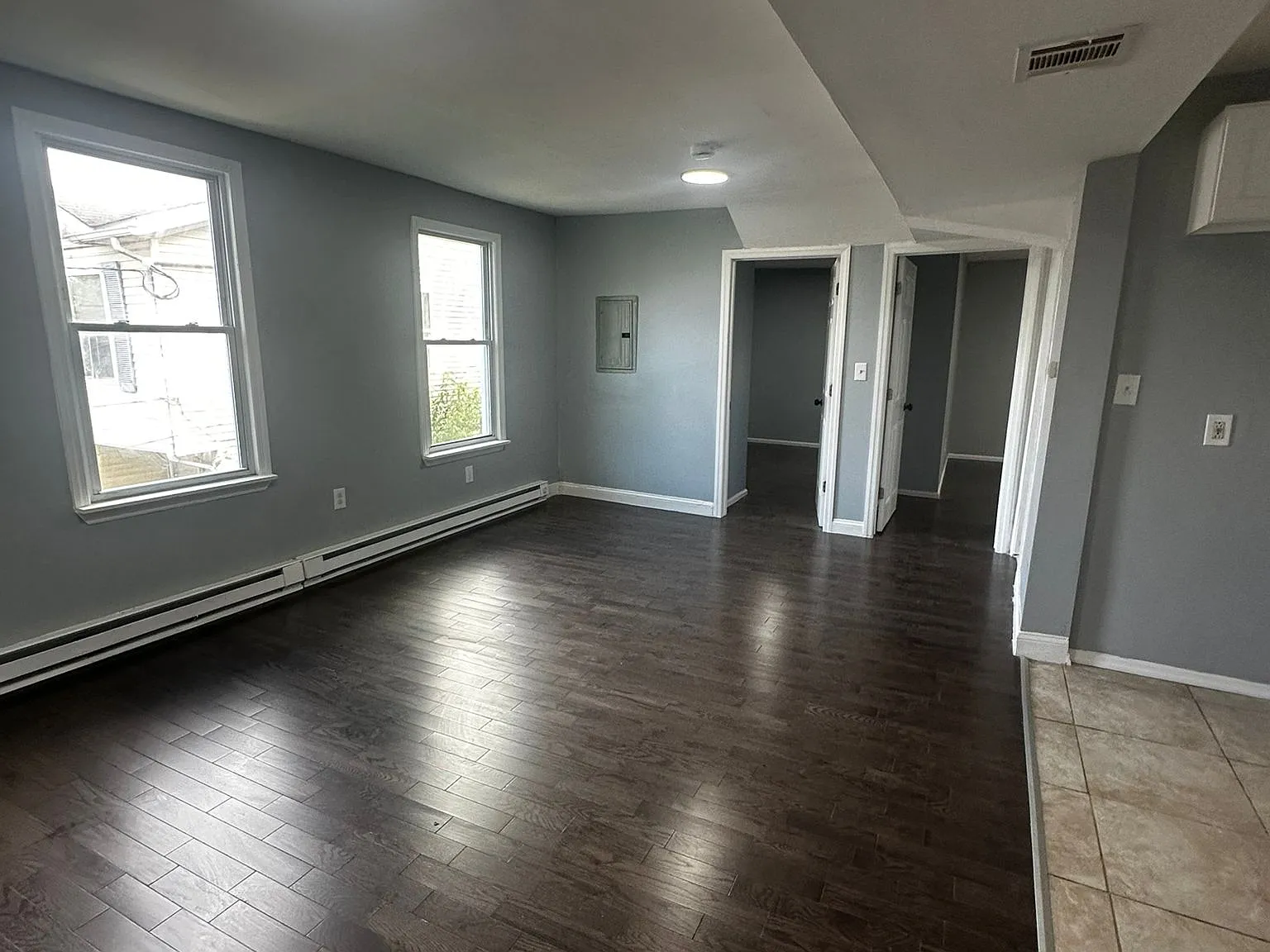 3 bed, 1200 sqft, $2,100 — Photo 2