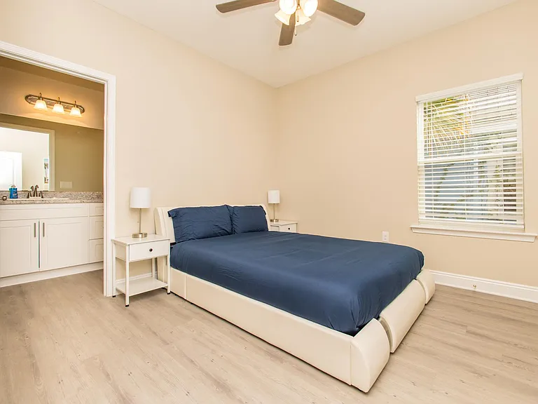 1812 W Gadsden St — Photo 39