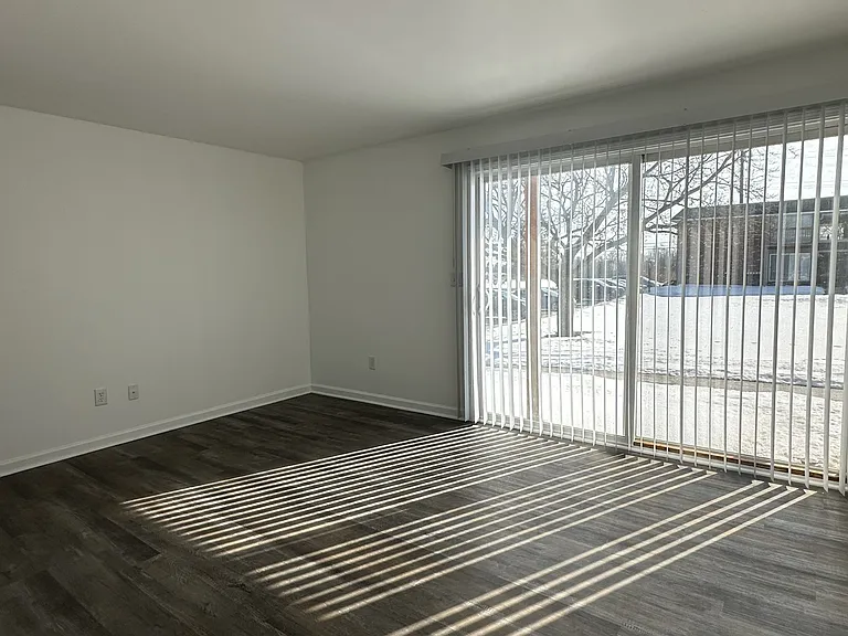 703 W Russell Rd #B — Photo 10