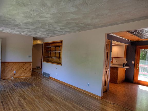 5th image of 1600 Birchwood Dr