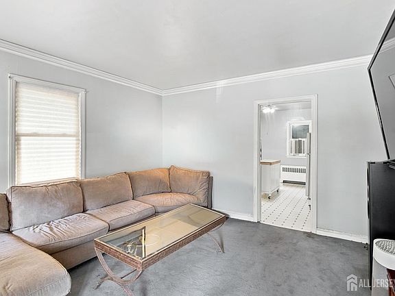 5th image of 19 Pulawski Ave