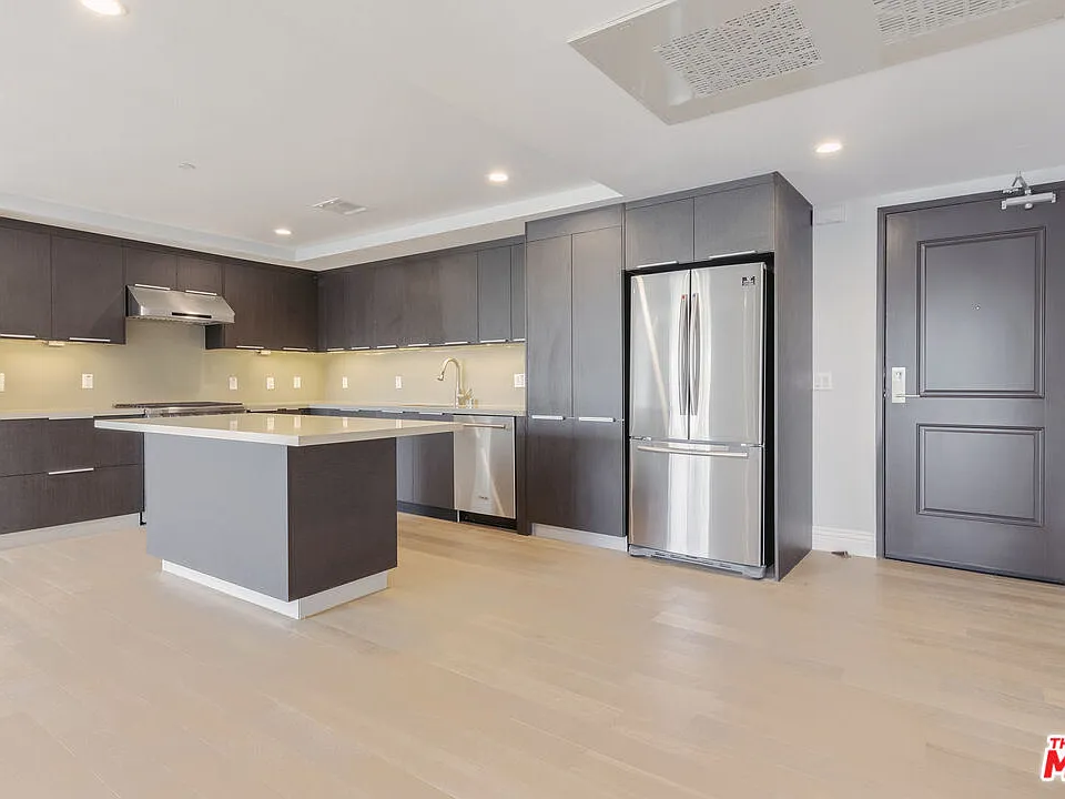 2939 W Leeward Ave #401