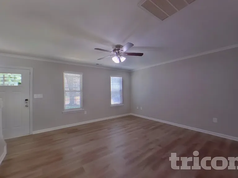 9022 Jaldena Dr — Photo 2