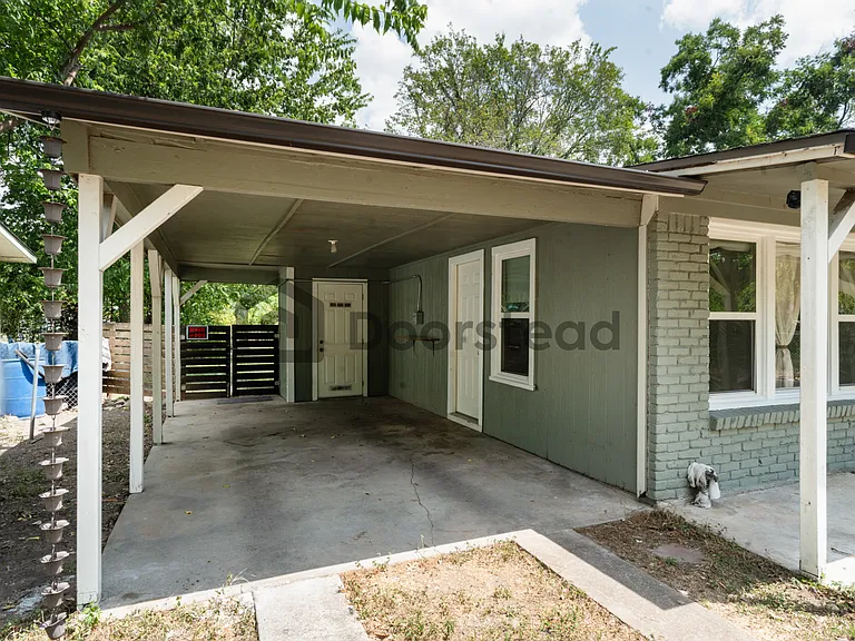 1109 Spur St — Photo 5