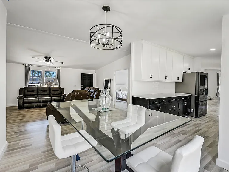 21507 Juliann Alyes — Photo 13