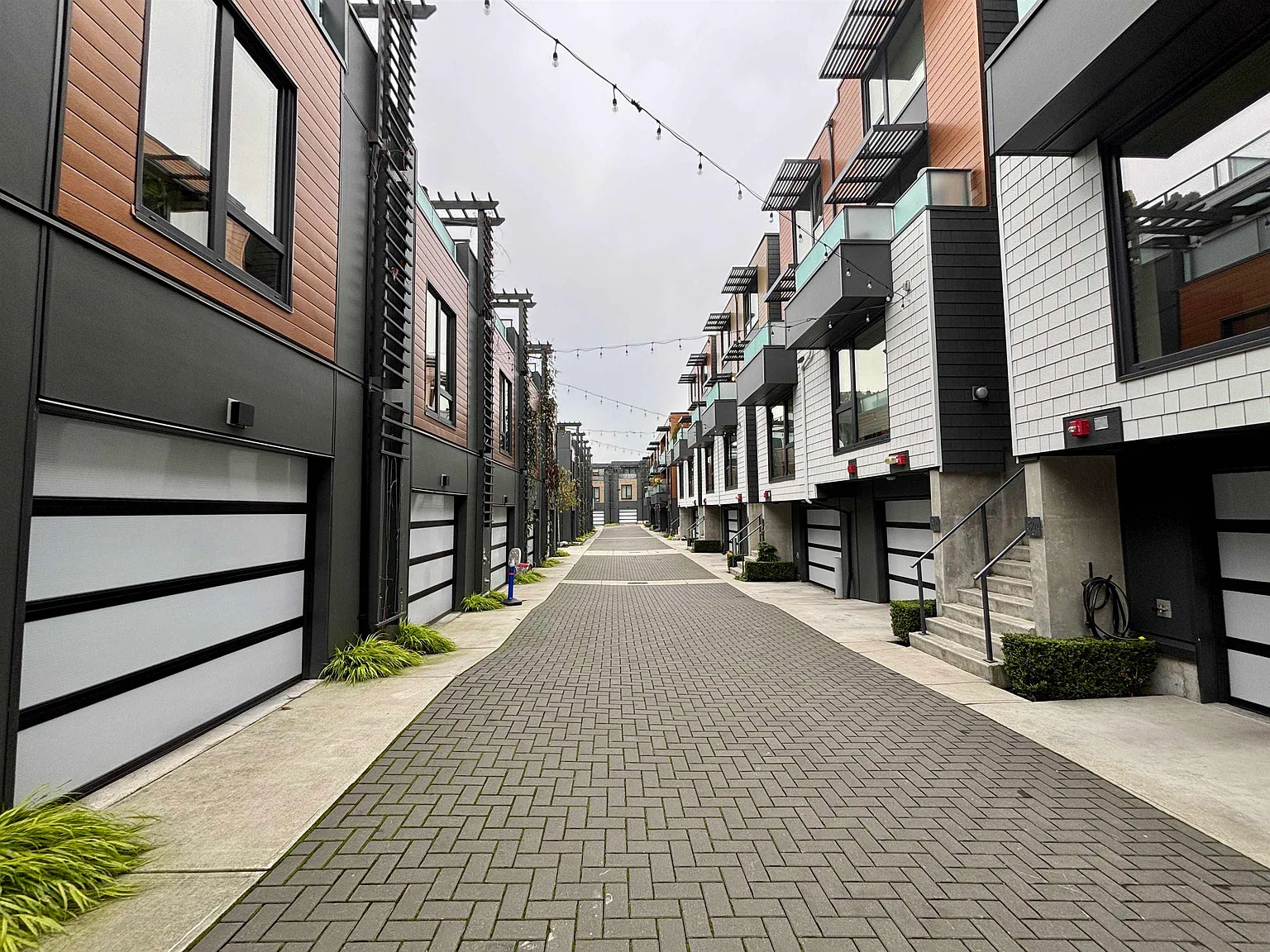 2 bed, 900 sqft, $3,900 — Photo 3
