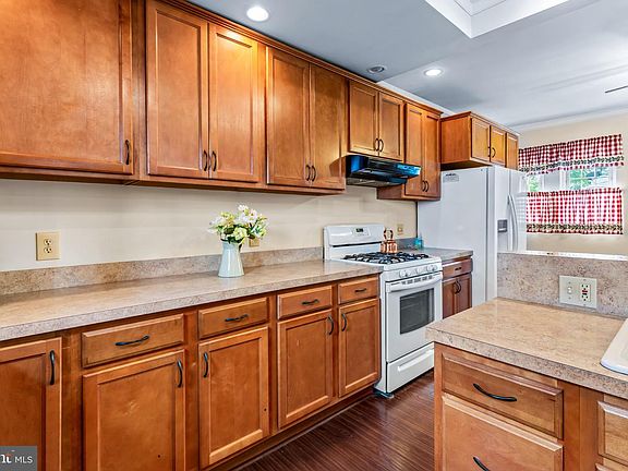5th image of 3911 2nd St