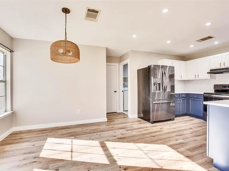 1201 Del Roy Dr — Photo 5