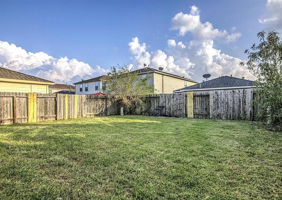 1st image of 2831 Oriole Wood Ct