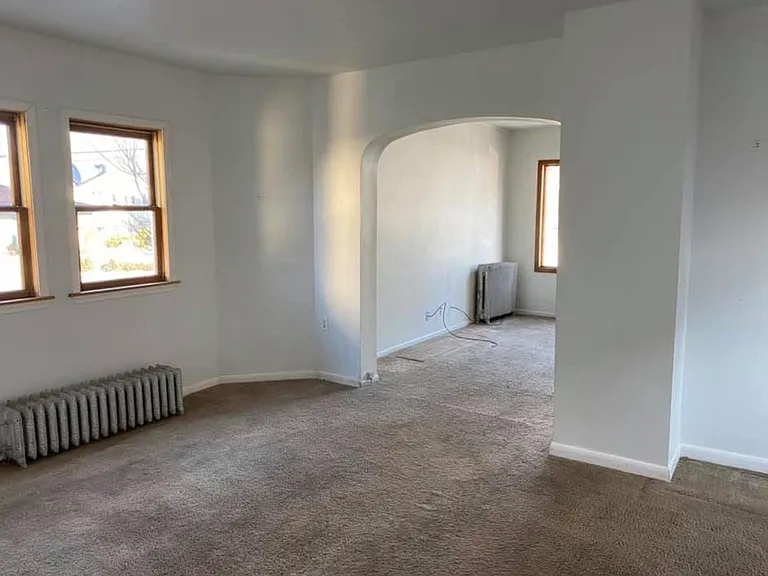 220 S Valley Ave — Photo 6