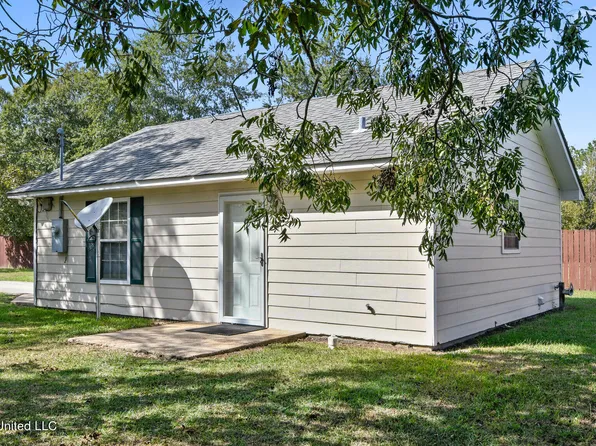27178 D V Moran Rd, Pass Christian, MS 39571