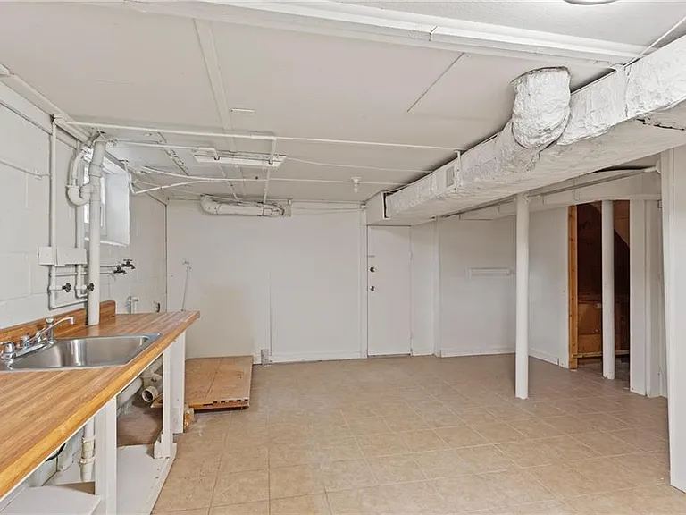 798 Bank St SE — Photo 26