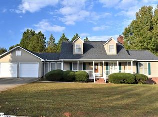 205 Foxfire Dr, Simpsonville, SC 29680