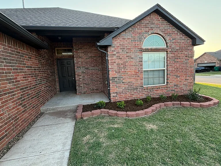 2401 Chadsford Ln — Photo 26