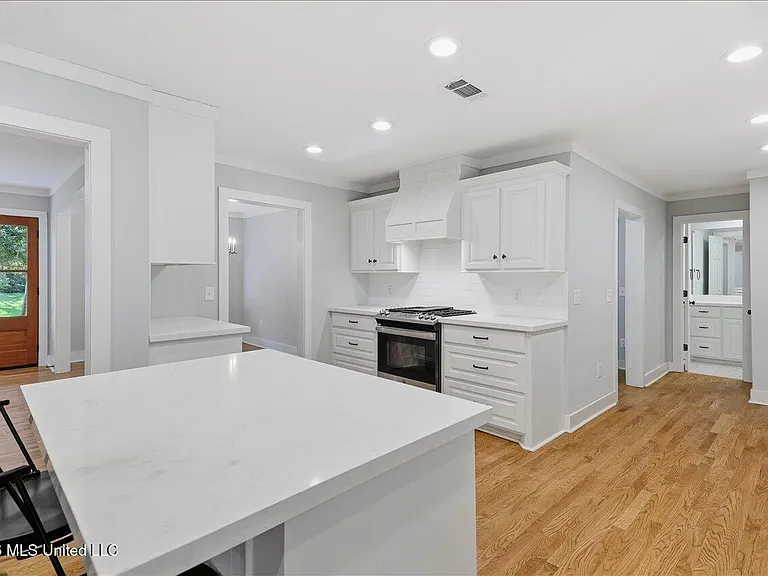 117 McCree Dr — Photo 12