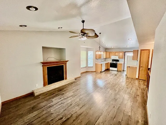 3 bed, 1680 sqft, $1,995 — Photo 3