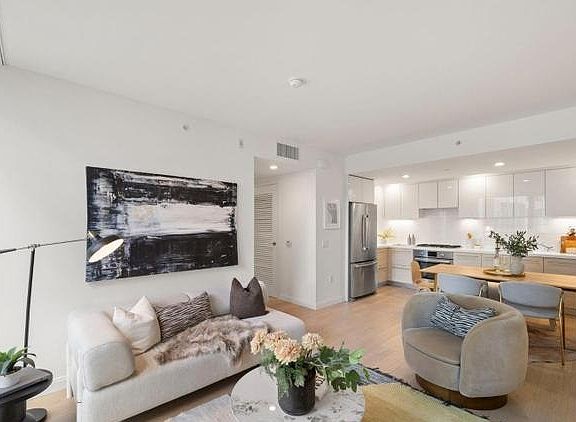 4th image of 555 Fulton St #105B