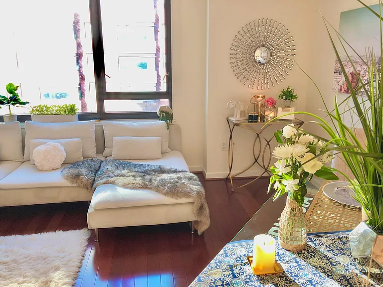 250 King St #532 — Photo 2