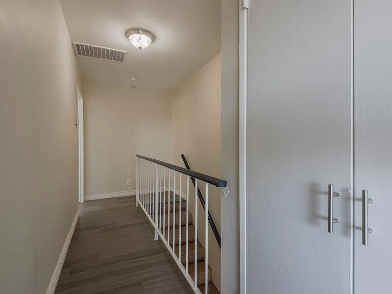 11701 Oxnard St — Photo 17