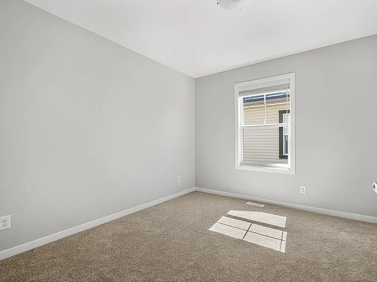 320 Heartland Cres — Photo 31