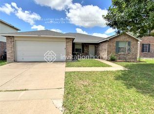 1451 Queen Annes Dr, Burleson, TX 76028