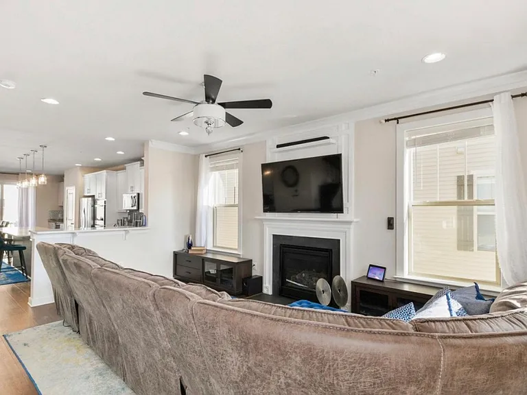 3321 Stone Barn Dr — Photo 16